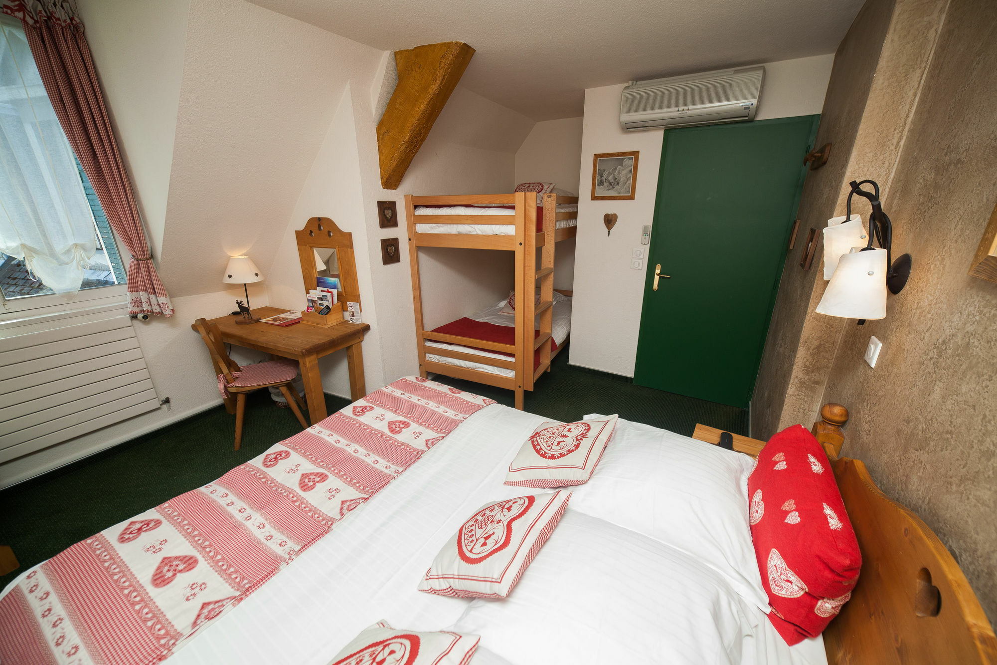 Hotel Des Princes, Chambery Centre Εξωτερικό φωτογραφία